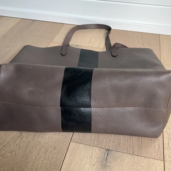 Madewell Leather Tote- Castle Rock. - Picture 4 of 5